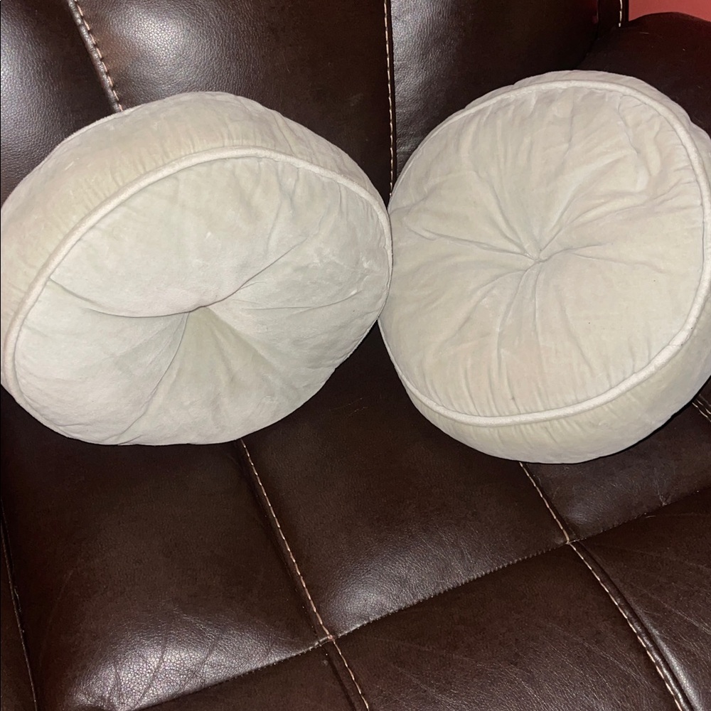 2 accent pillows